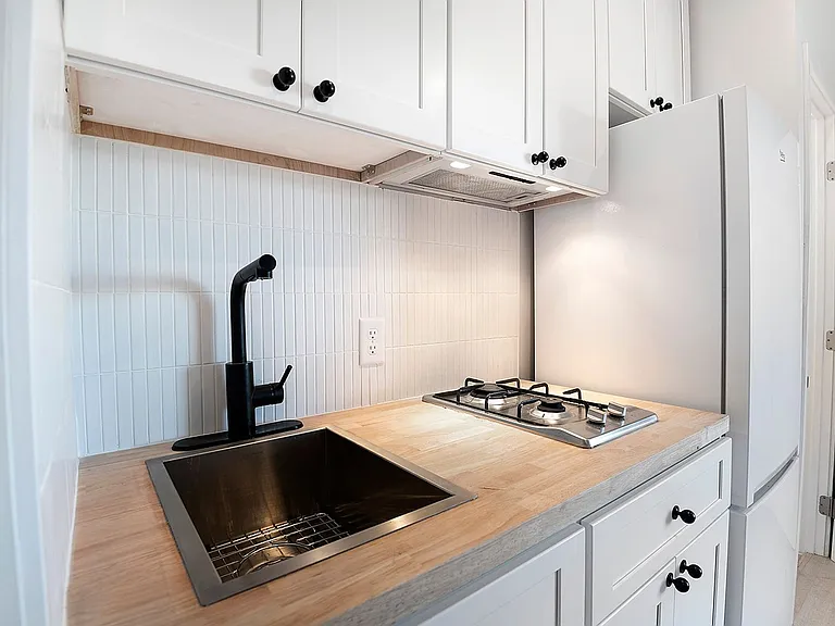8th Street Studios Near Downtown Los Angeles Move-In Special — Photo 21