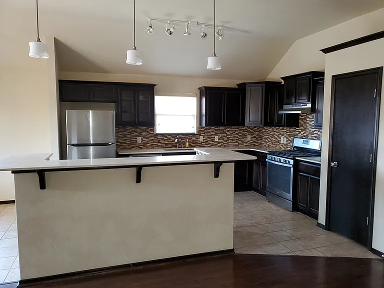19109 Blanco Dr — Photo 3