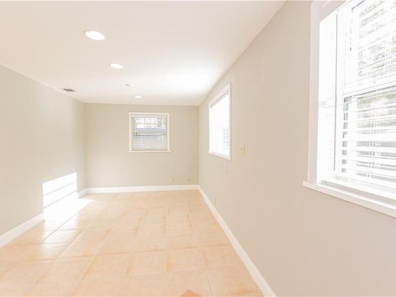 3rd image of 720 Seminole Ave