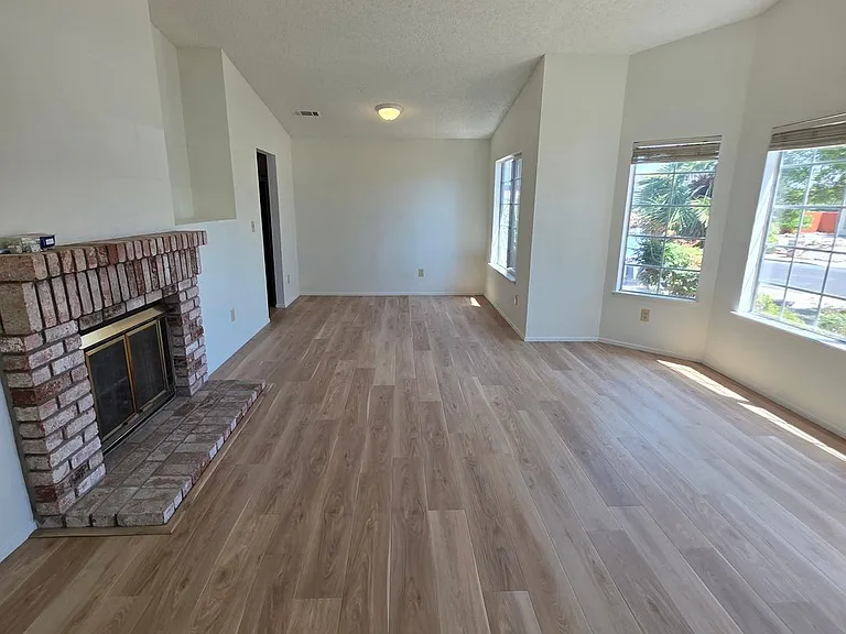 4199 Sequoia Dr — Photo 3