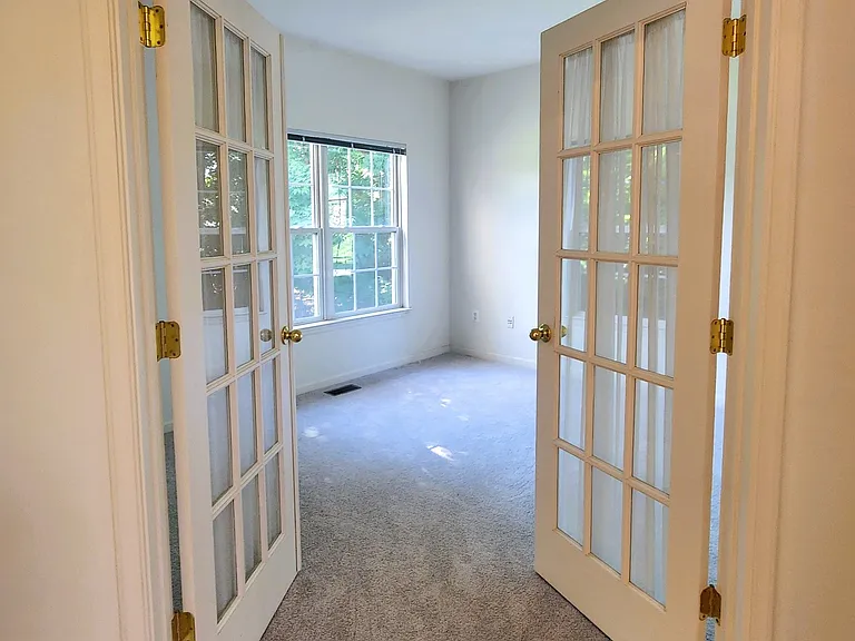 406 Clairborne St — Photo 13