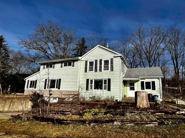 W5349 Burr Oak Ln, Monticello, WI 53570
