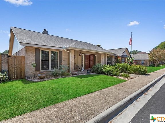 3rd image of 1544 Circle Oak Dr