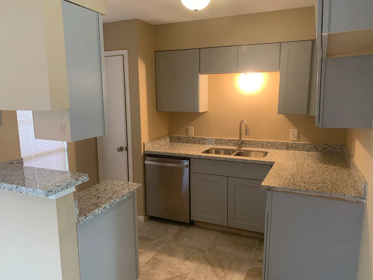 Building Photo - 15351 Cheshunt Ln