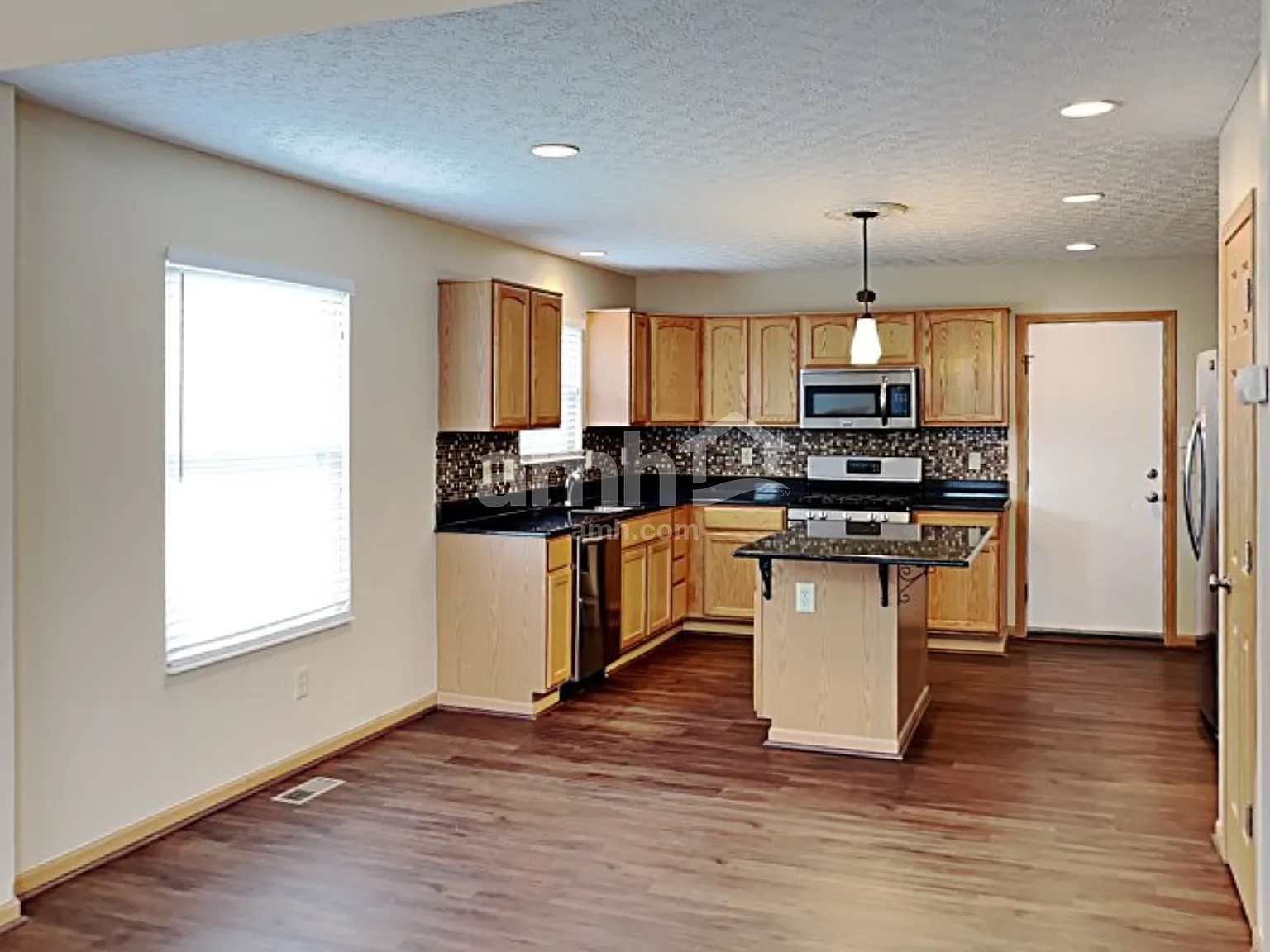 4 bed, 2.5 bath, 2950 sqft, $2,930 — Photo 3