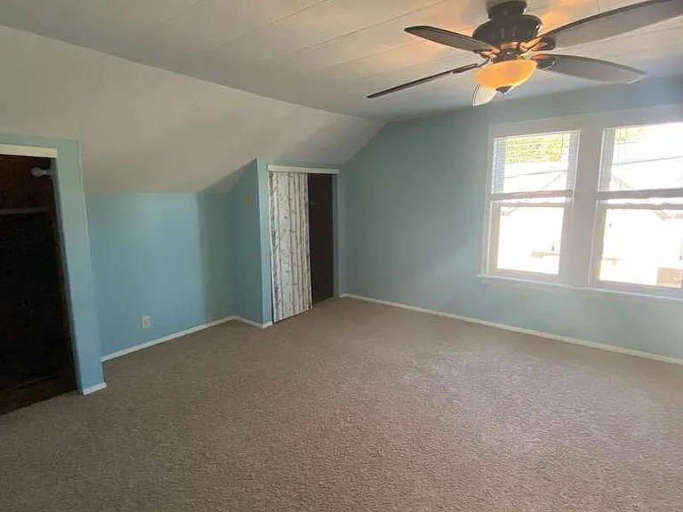 1009 N Oneida St — Photo 14
