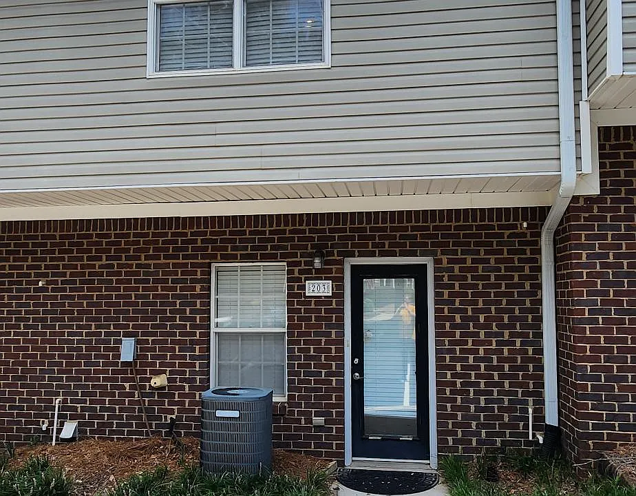 101 Wood Lake Dr #203