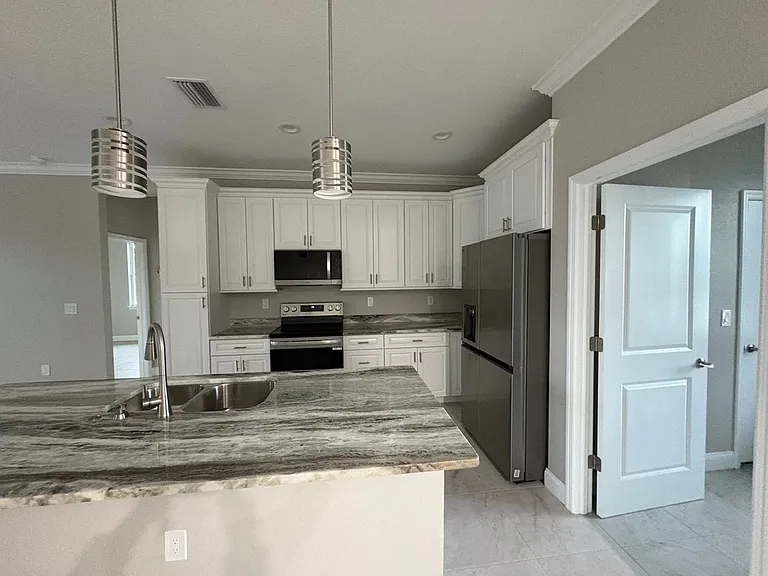350 Altoona St NW — Photo 2