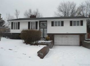 135 Coventry Rd, Williamsville, NY 14221