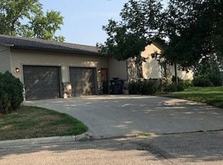 311 4th St SE, Hankinson, ND 58041