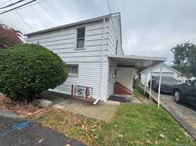 11 Lee Ct, Great Neck, NY