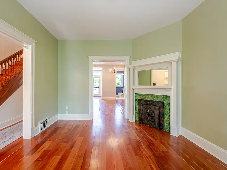 1234 E St NE — Photo 32