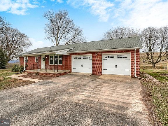 4th image of 1339 Berrysburg Rd