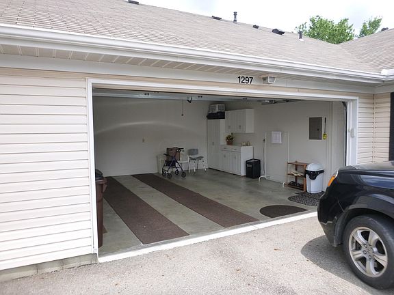 2nd image of 1297 Hillview Cir W