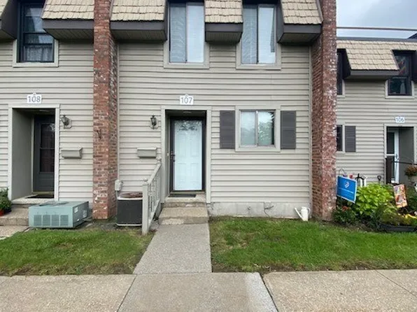 107 Chestnut Hls, New Hartford, NY 13413