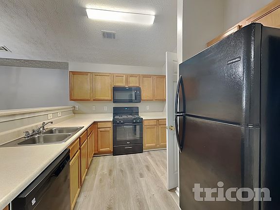 4th image of 613 Shadow Lake Dr