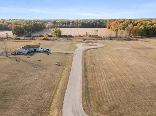 4622 Creek View Ct, Fenwick, MI 48834