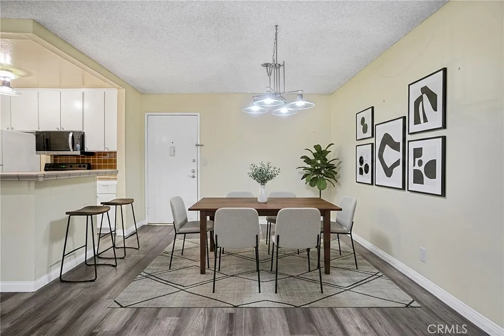2 bed, 1048 sqft, $3,499 — Photo 2
