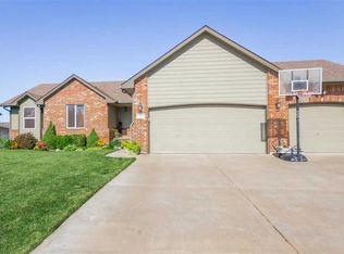 703 S Hedgewood Cir, Andover, KS 67002