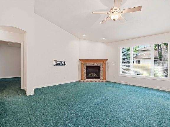 4th image of 89 Penbrook Cir