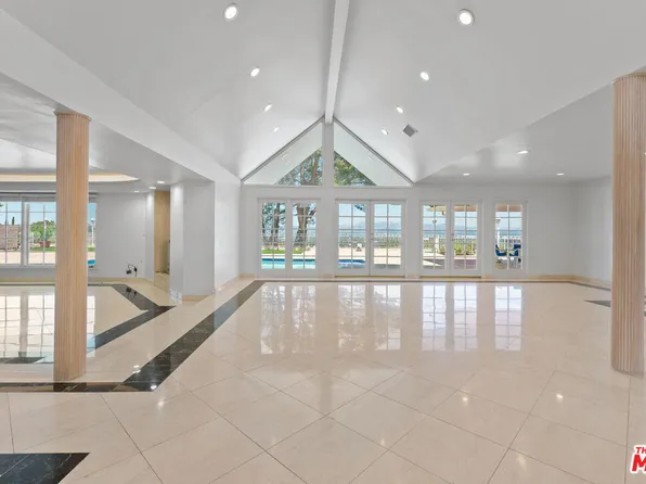 4159 Regal Oak Dr, Encino, CA 91436
