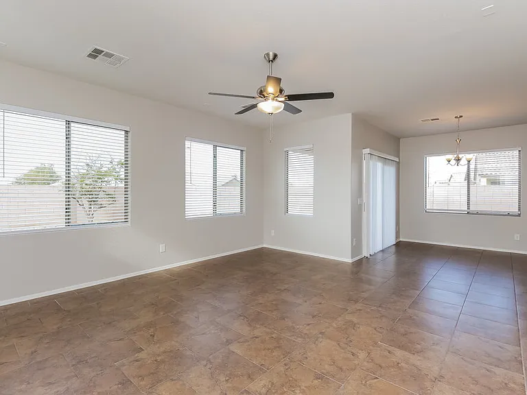38514 N Navarro Dr — Photo 4
