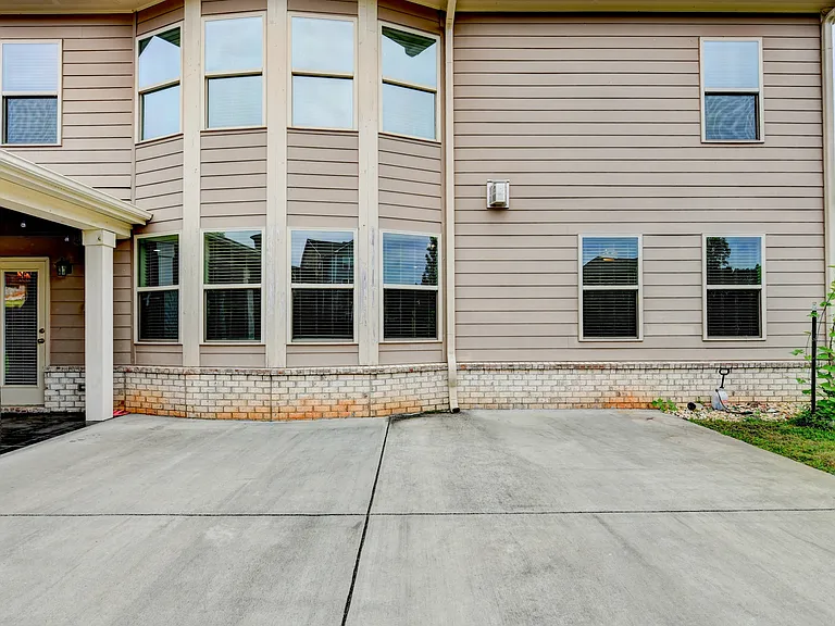 6035 Ashborough Park — Photo 45