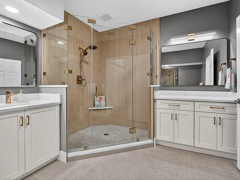 5801 Coach House Cir #E — Photo 14