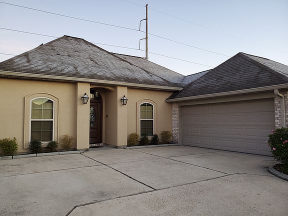 3rd image of 302 N Pin Oak Dr