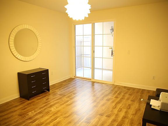 5th image of 610 S Wilton Pl APT 103