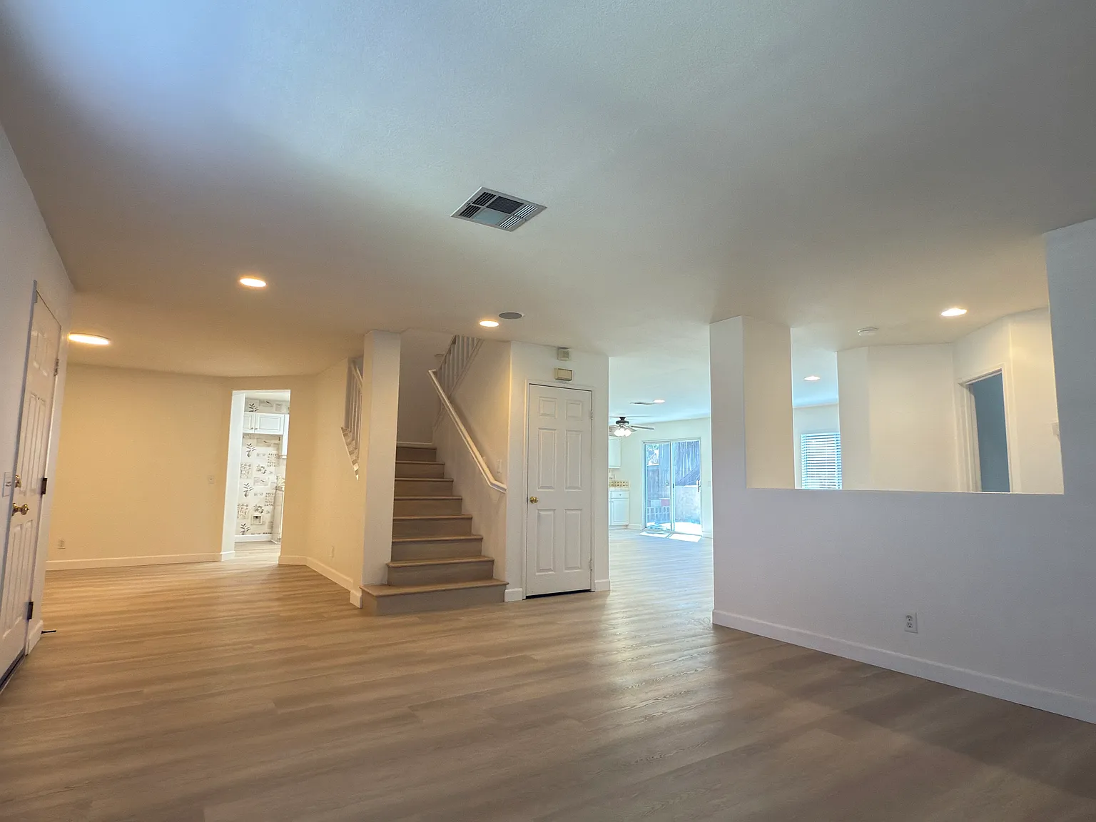 4 bed, 2.5 bath, 2866 sqft, $3,850 — Photo 4