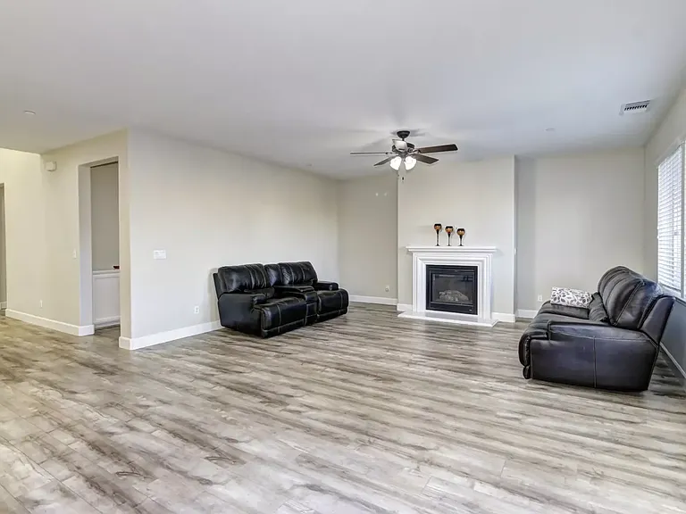 5654 Saratoga Cir — Photo 4