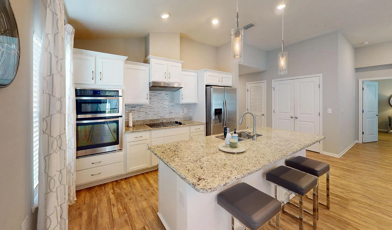 4 bed, 2.0 bath, 1653 sqft, $2,200 — Photo 2
