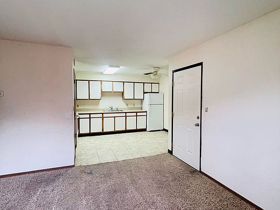3rd image of 963 Westdale Ln #1