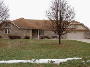 8760 Surrey Dr, Pendleton, IN 46064