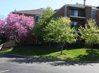 815 Leicester Rd APT 203A, Elk Grove Village, IL 60007