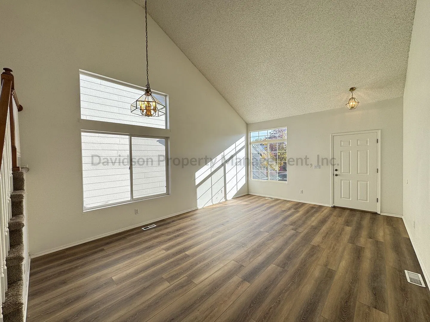 Gorgeous 4 Bedroom House Located in Briargate — Photo 3