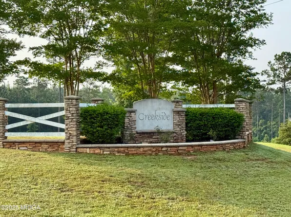 106 Creekside Ct, Forsyth, GA 31029