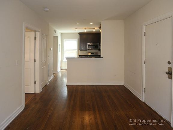 4th image of 3820 N Sheffield Ave #2B