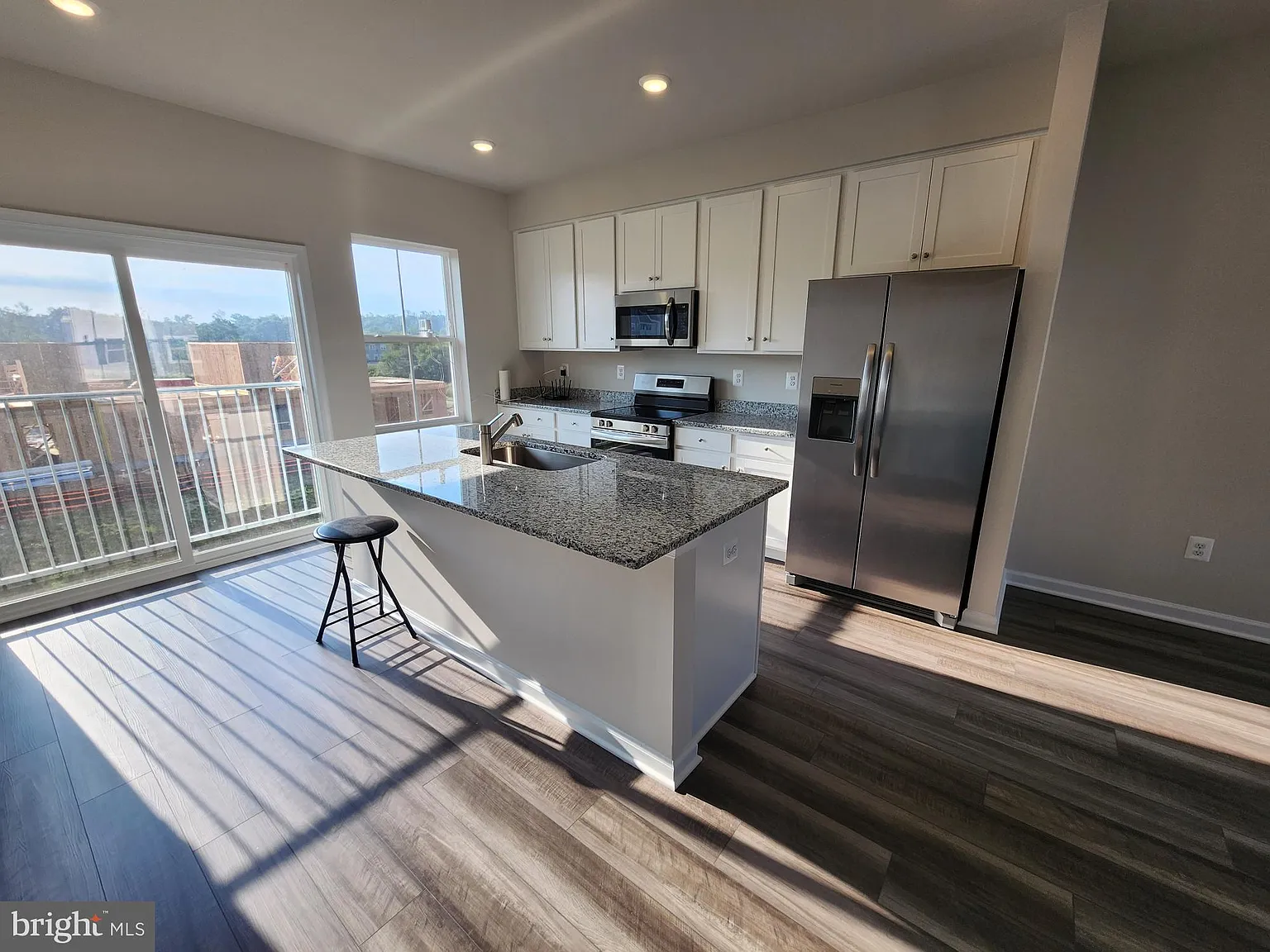 3 bed, 2.5 bath, 1708 sqft, $1,895 — Photo 3