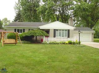 5741 Houghten Dr, Troy, MI 48098
