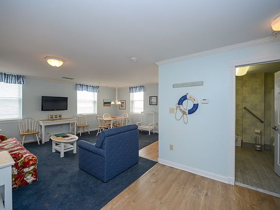 5th image of 719 11th St #414