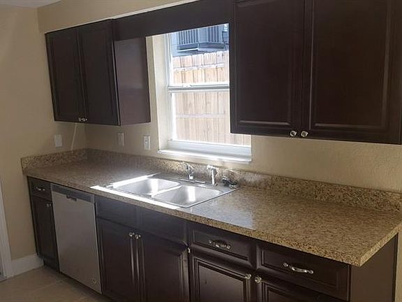 5th image of 2218 Cordova Cir N