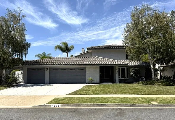 4 bed, 2336 sqft, $6,900 — Photo 1
