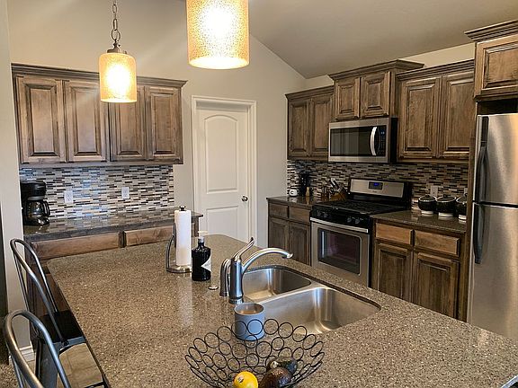 Kitchen/ Breakfast Bar