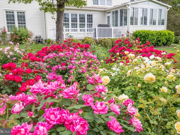 9609 Gauge Dr, Fairfax Station, VA 22039