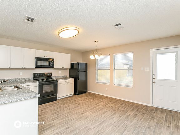 5th image of 816 Ericville Dr