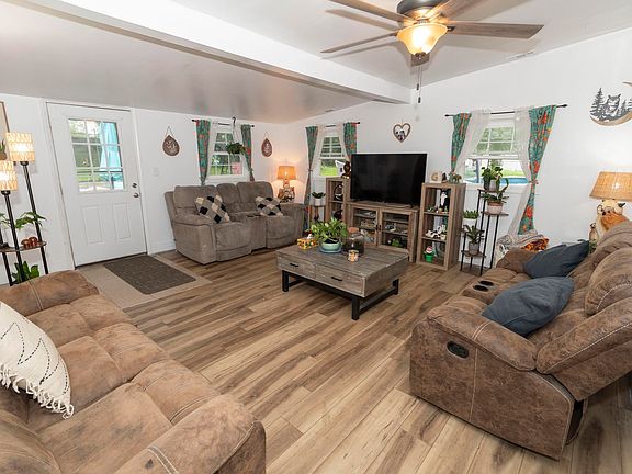 4th image of 21085 Cabot Ave
