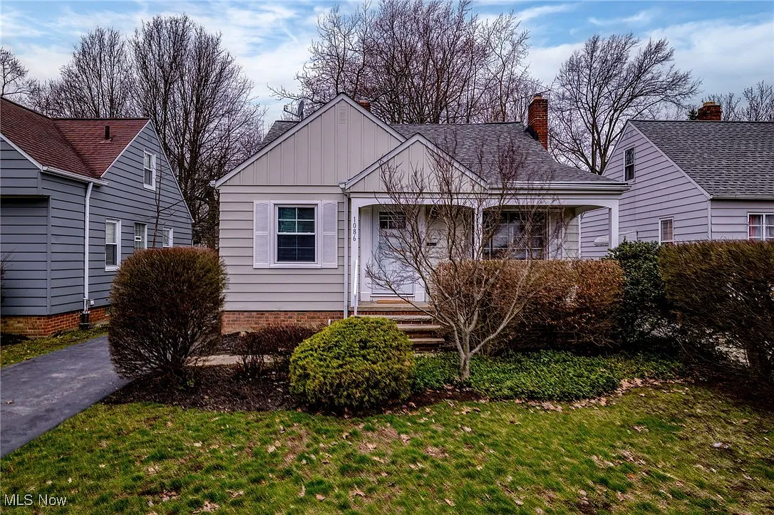 1086 Winston Rd photo 1