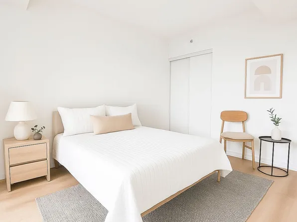 251 Jarvis St #2209, Toronto, ON M5B 0C3